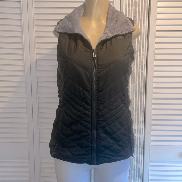 THE NORTH FACE MOSSBUD INSULATED REVERSIBLE VEST WOMEN'S -ASPHALT GREY/MID GREY - Picture 5 of 10